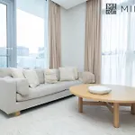 Mira Holiday Homes - Amazing And Cosy 1 Bedroom With Balcony In Mbr